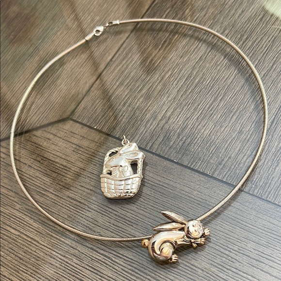 Vintage Jewelry - Vintage Round Wire Necklace with Rabbit - Easter Charms - Pendants, Silver-tone